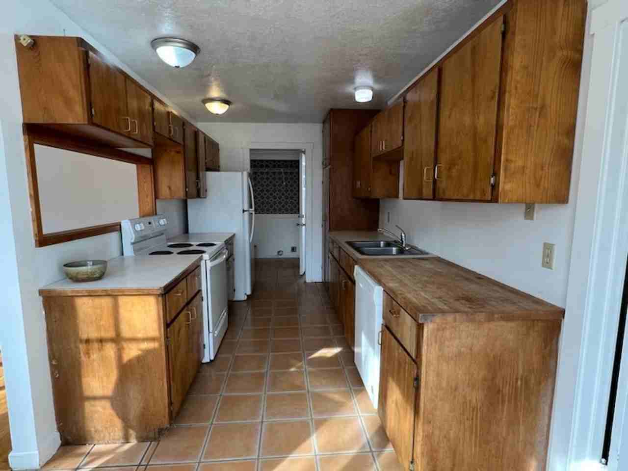 730 Saddlerock Dr - Photo 3 of 9