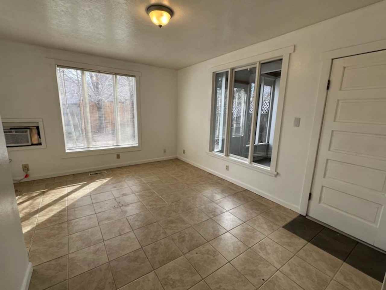 730 Saddlerock Dr - Photo 5 of 9