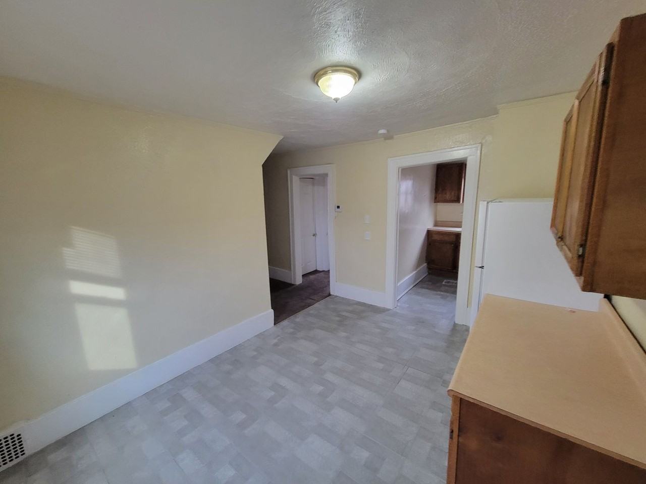 1129 - Photo 3 of 13