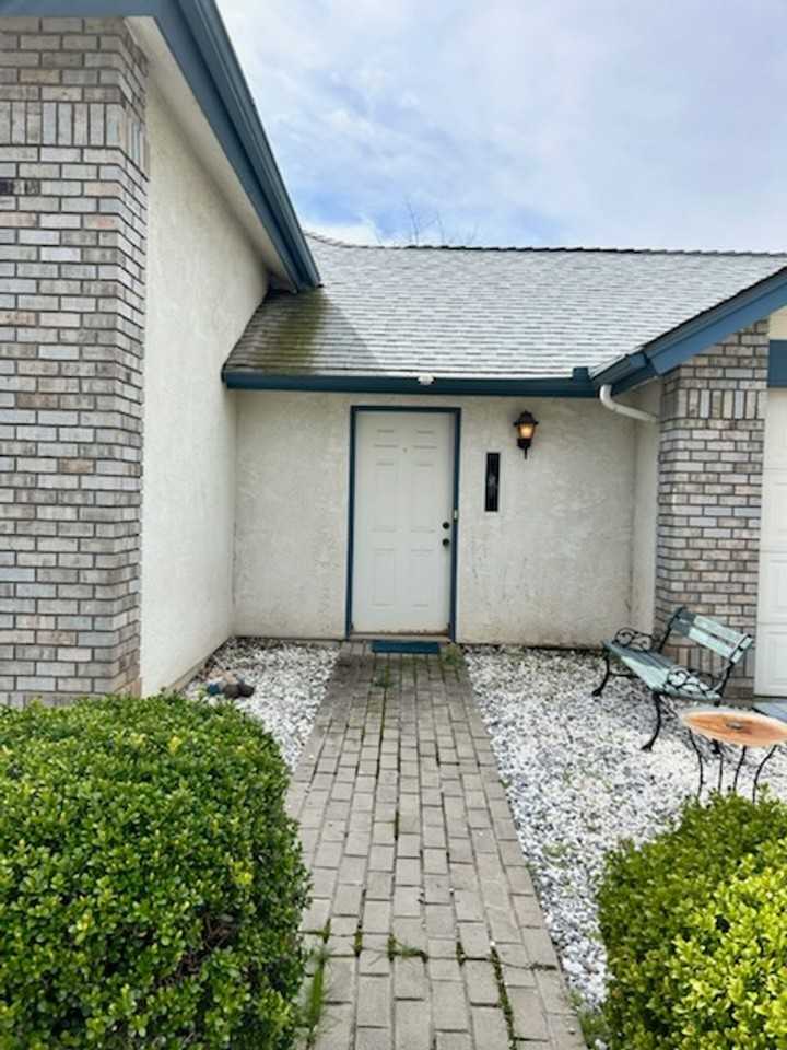 11567 E Bullard Ave - Photo 2 of 13