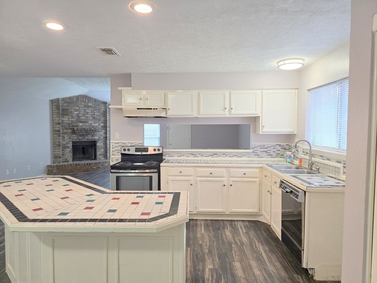 1335 Willersley Ln - Photo 7 of 19