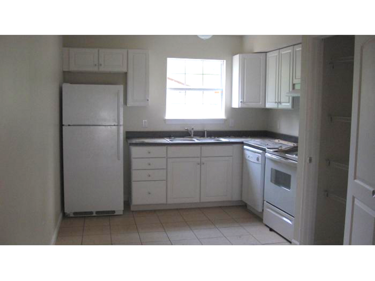 Amour Townhouses - Photo 3 of 3