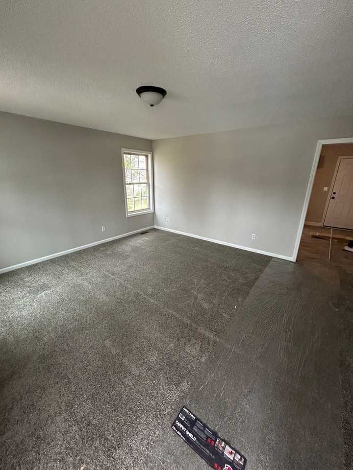 307 N Leach St - Photo 2 of 8