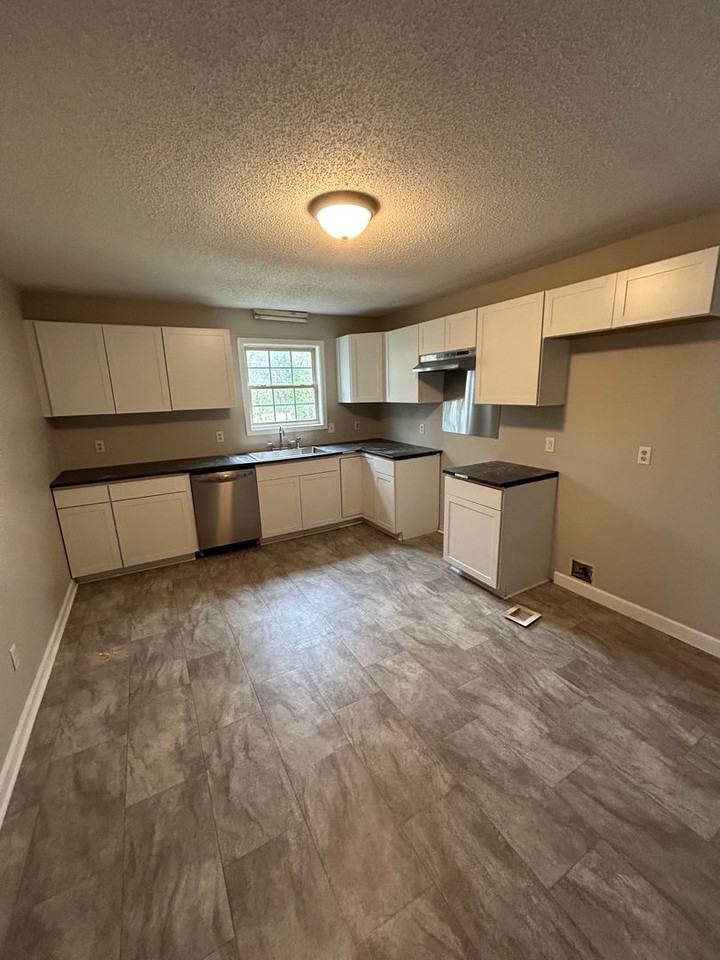 307 N Leach St - Photo 3 of 8