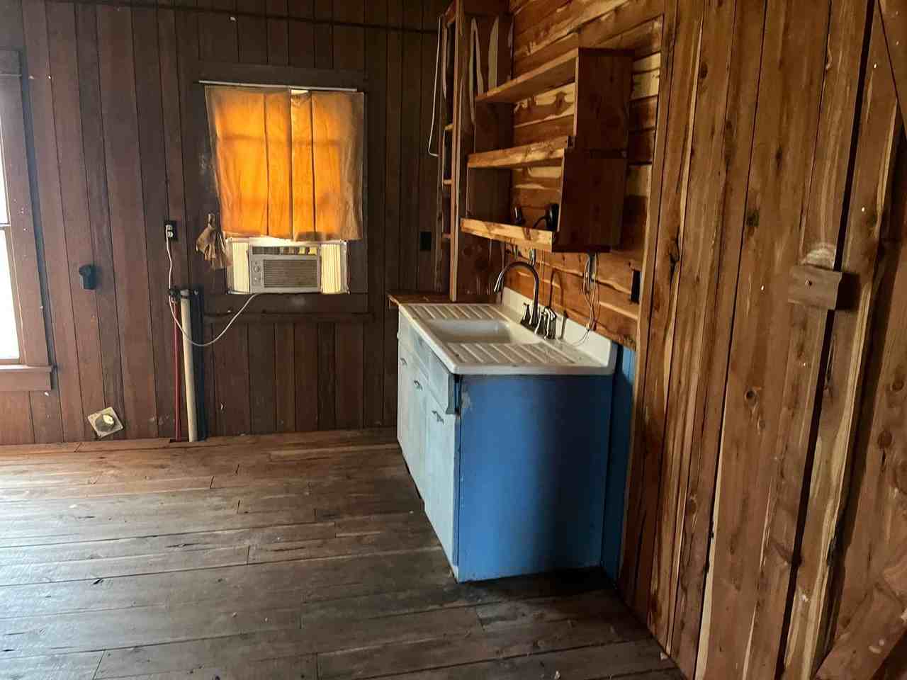 821 Church Ave - Photo 2 of 9