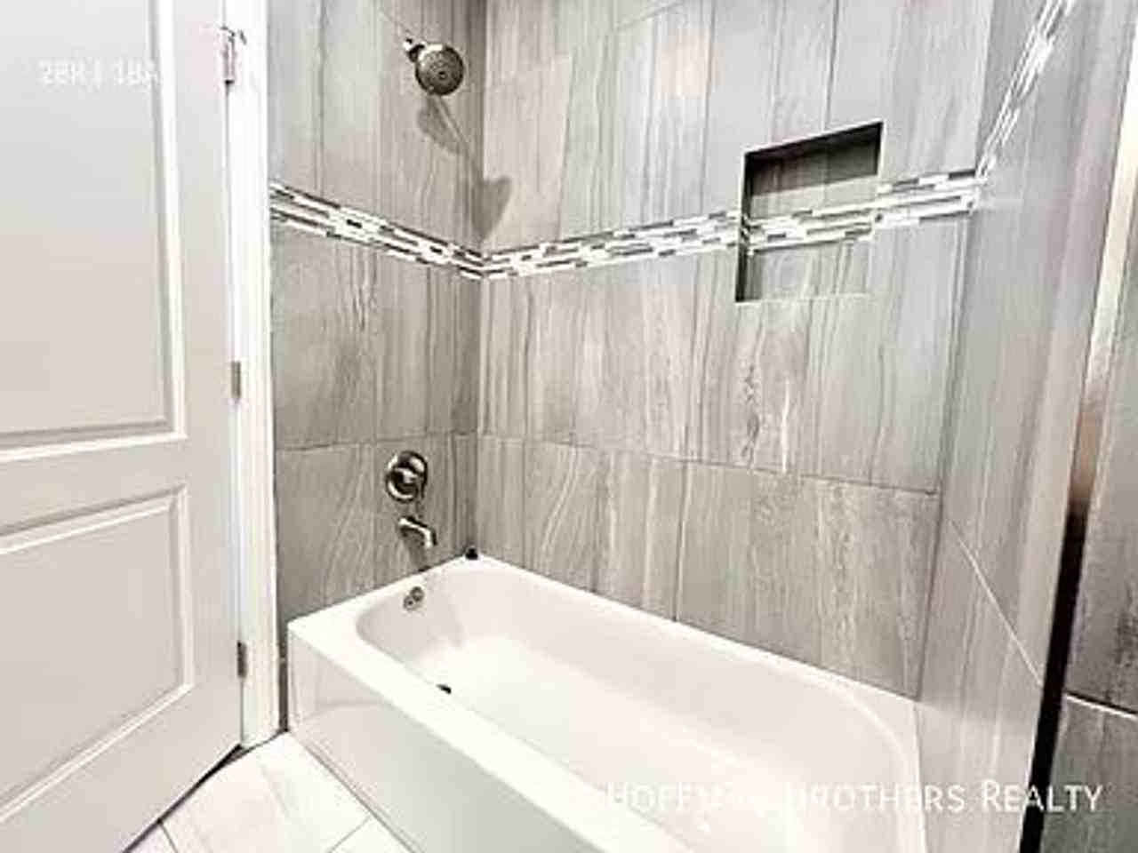 1648 - Photo 3 of 11