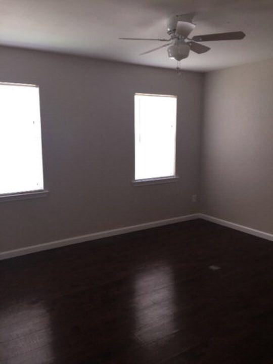 1320 Boatwright St - Photo 3 of 9