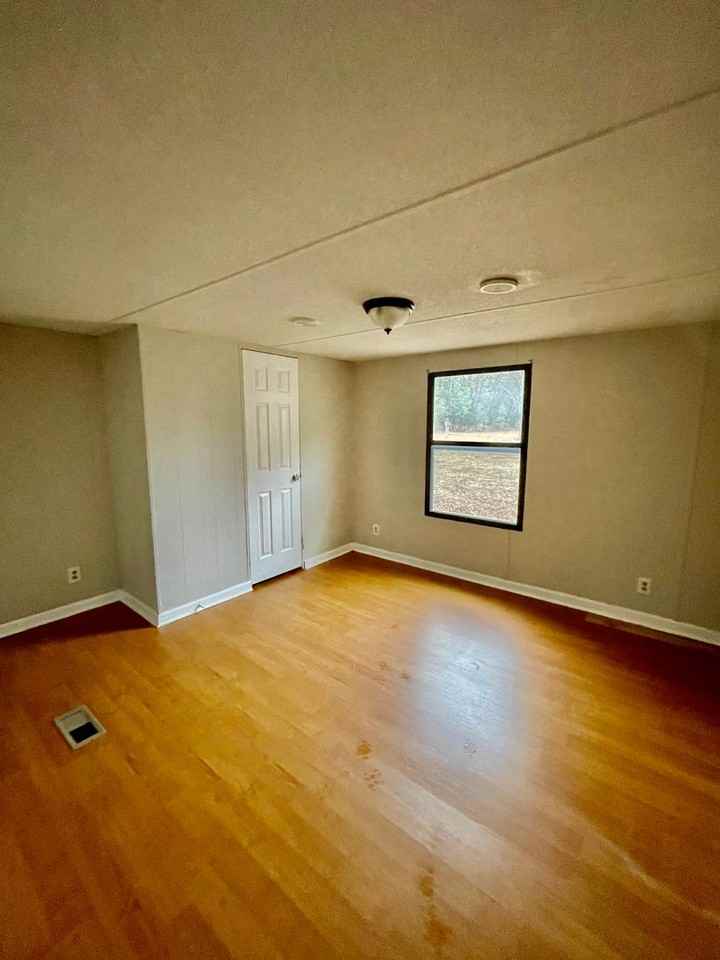 112 Canipe Rd - Photo 3 of 8