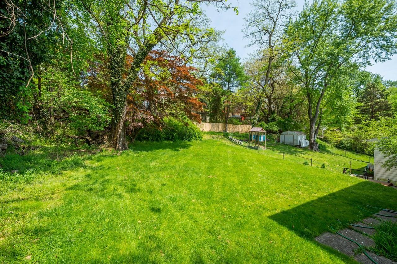 526 Windsor Ave - Photo 3 of 26