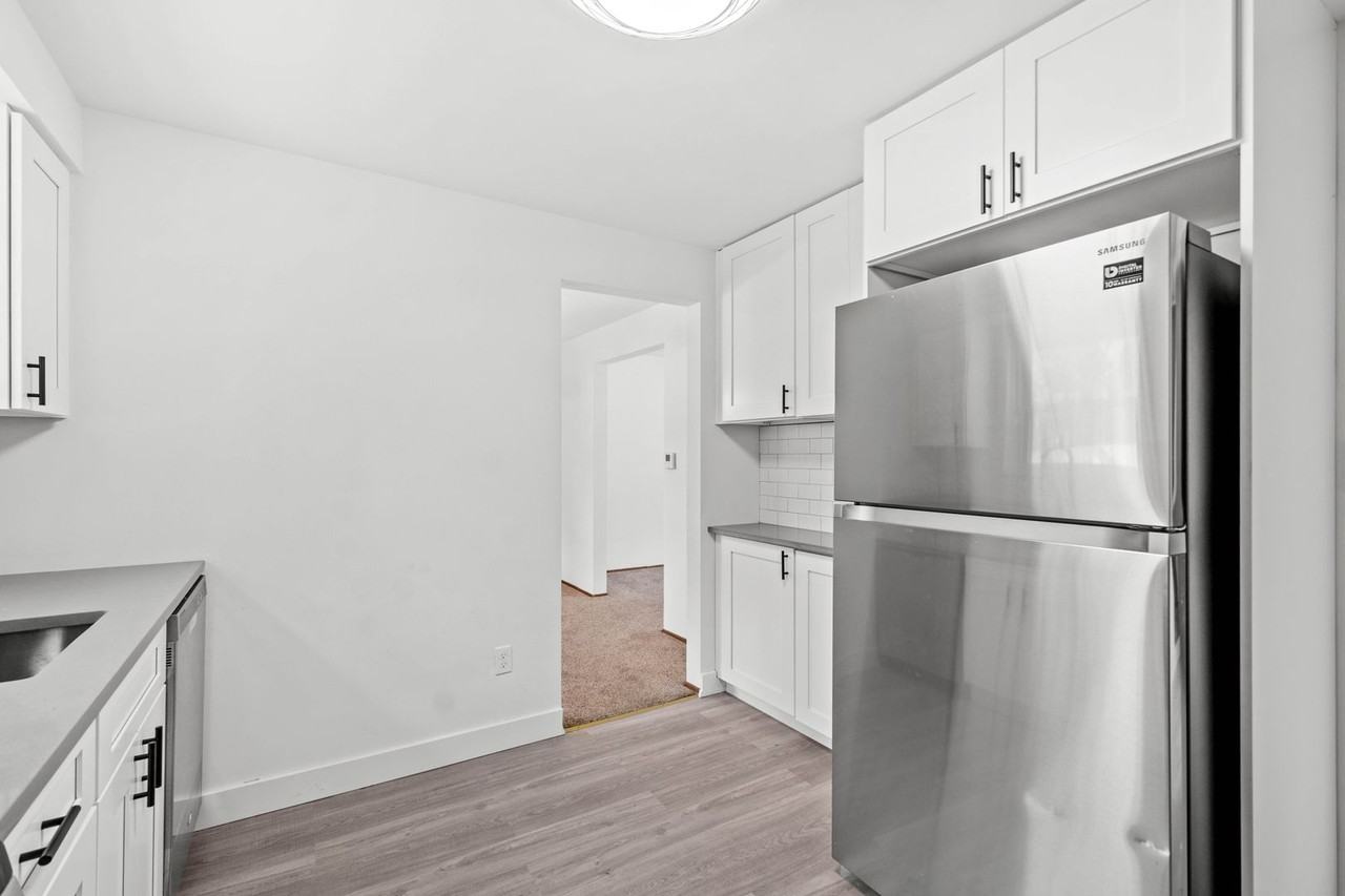 526 Windsor Ave - Photo 7 of 26