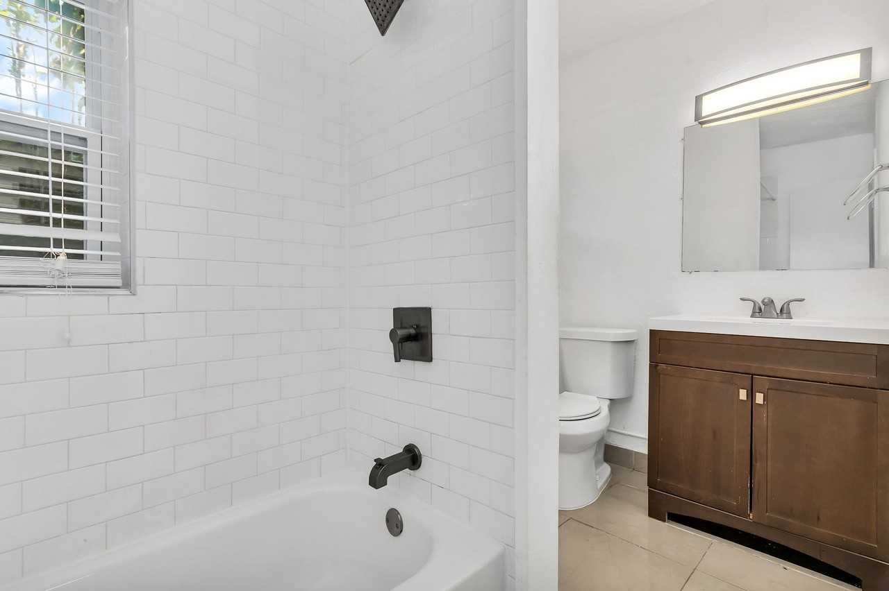 817 NE 19th Avenue - Photo 5 of 45