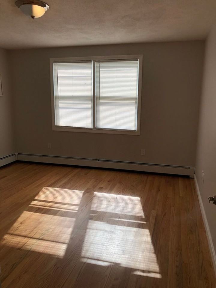 295 Huxley Ave. - Photo 4 of 22