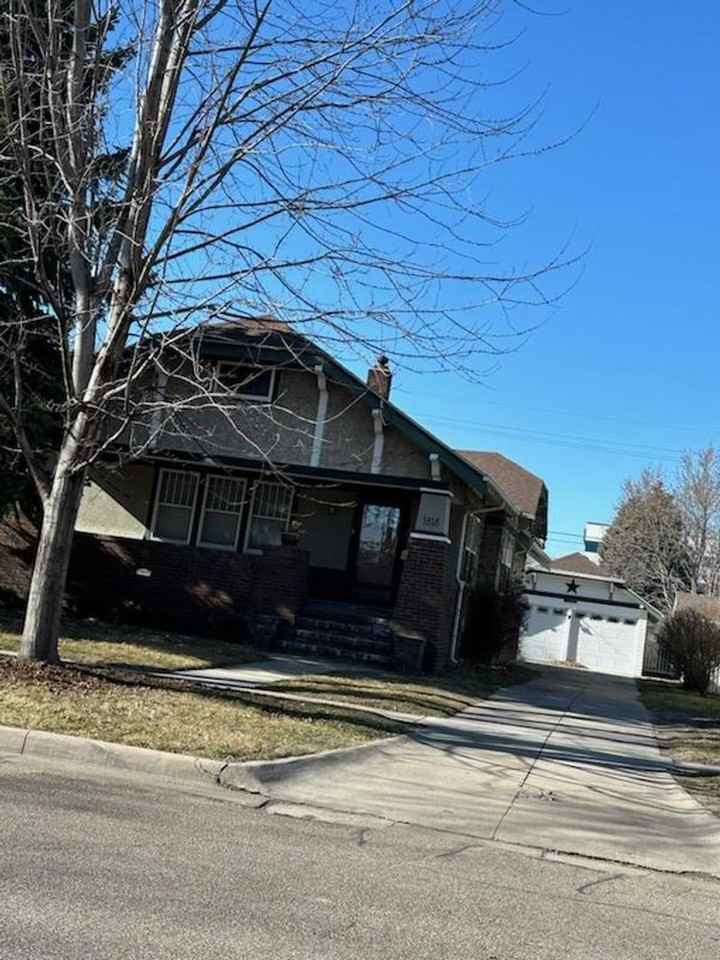 1818 W Division St - Photo 2 of 14