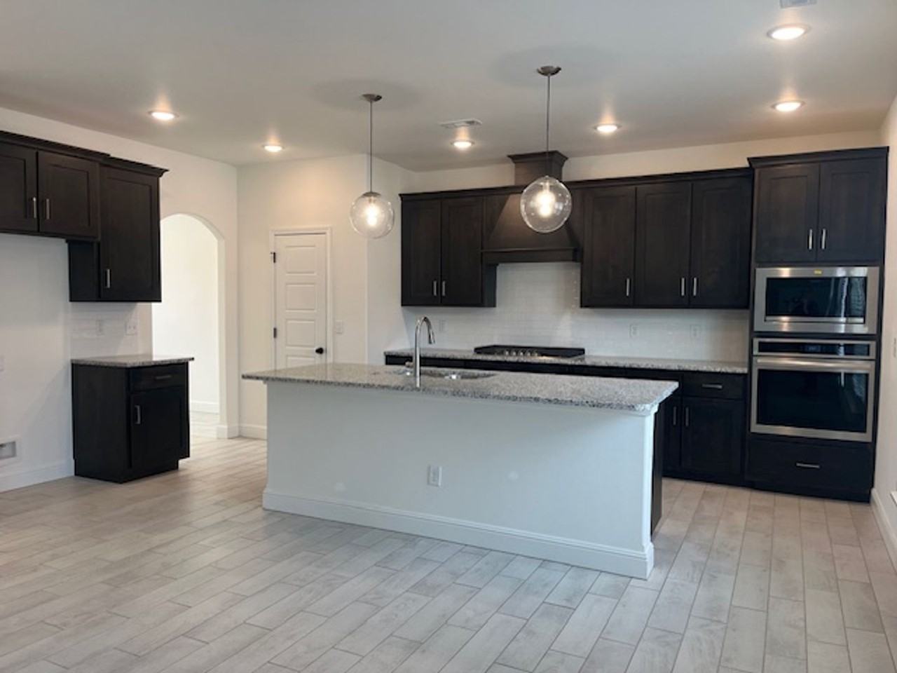 1610 Ari Ave - Photo 3 of 34