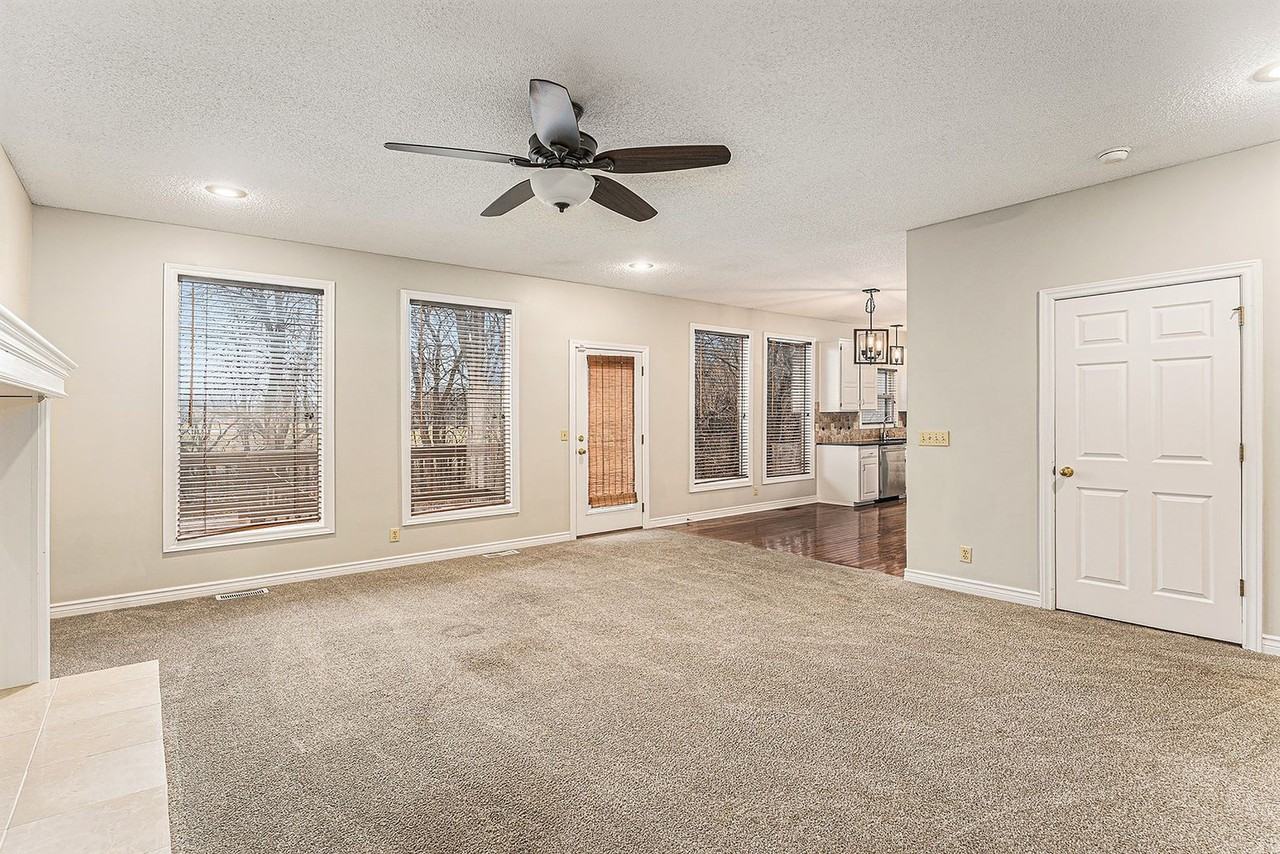 12397 S Gallery St - Photo 5 of 37