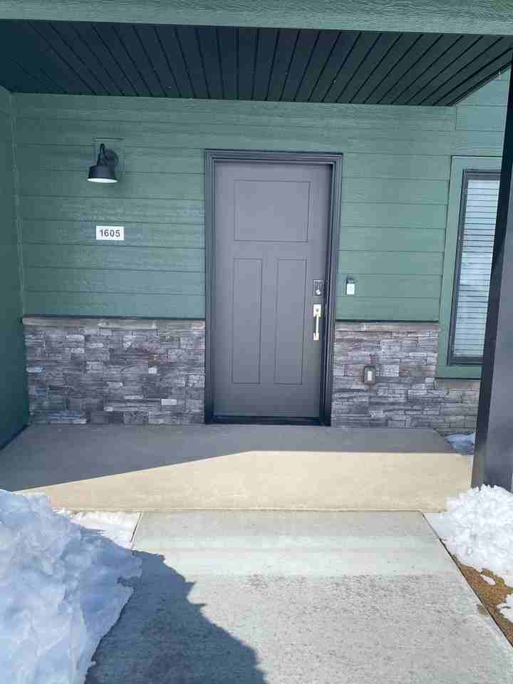 1605 Grinnell Way - Photo 2 of 24