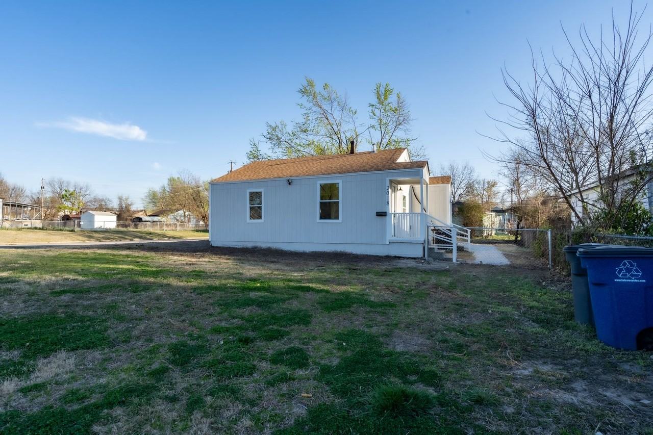 2018 E Woodrow Ct - Photo 2 of 15