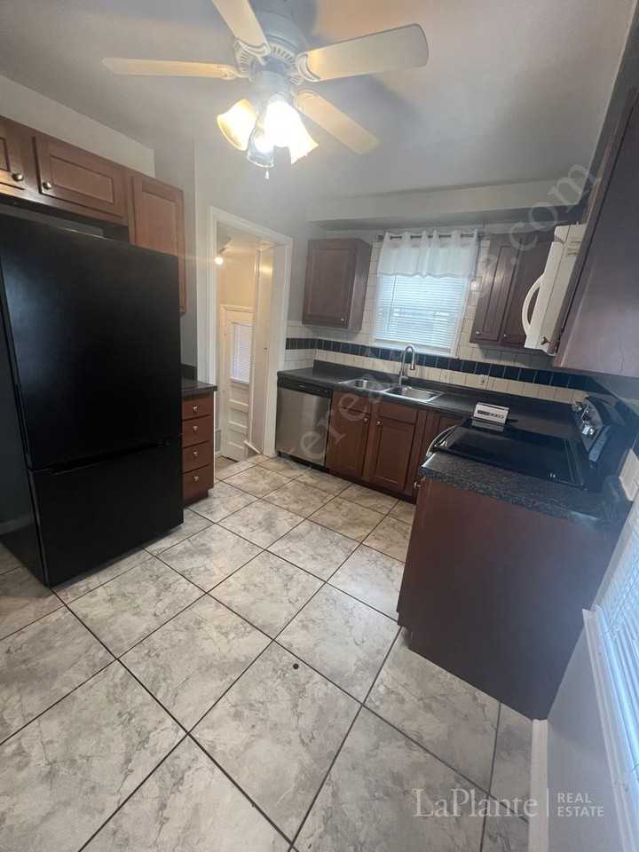 229 Warrington Rd - Photo 3 of 13