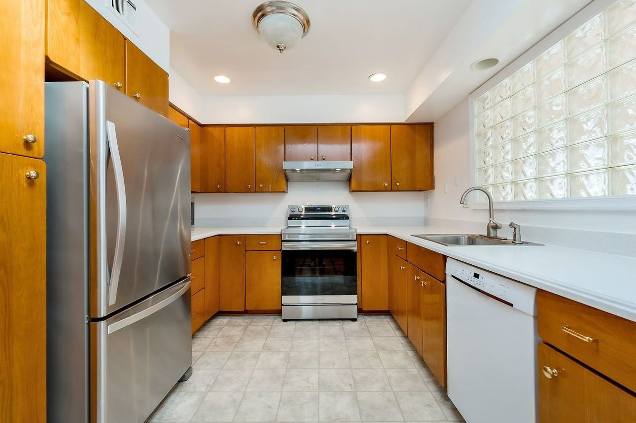 6504 Stratford Rd - Photo 7 of 50