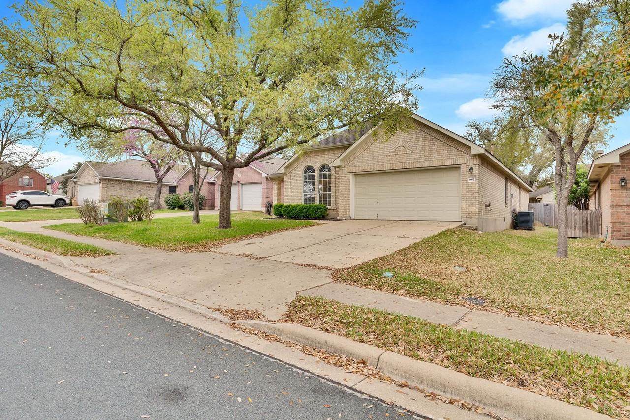 5905 Taylorcrest Dr - Photo 2 of 25