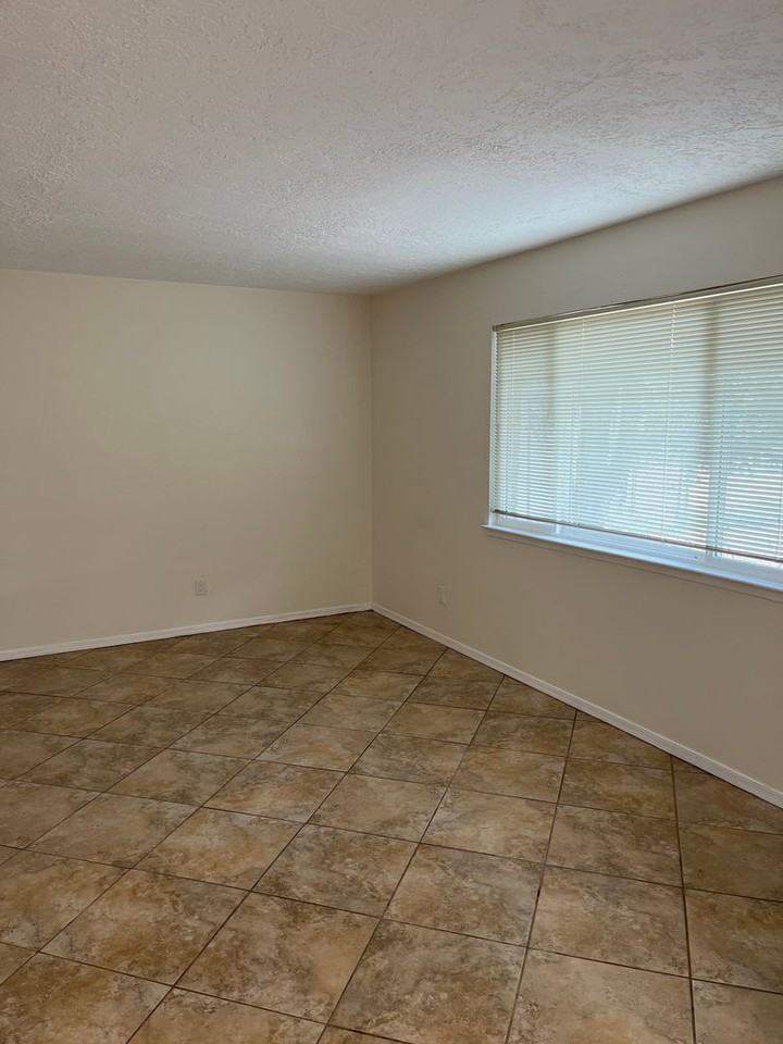 2604 Elwood Pl Ne - Photo 2 of 34