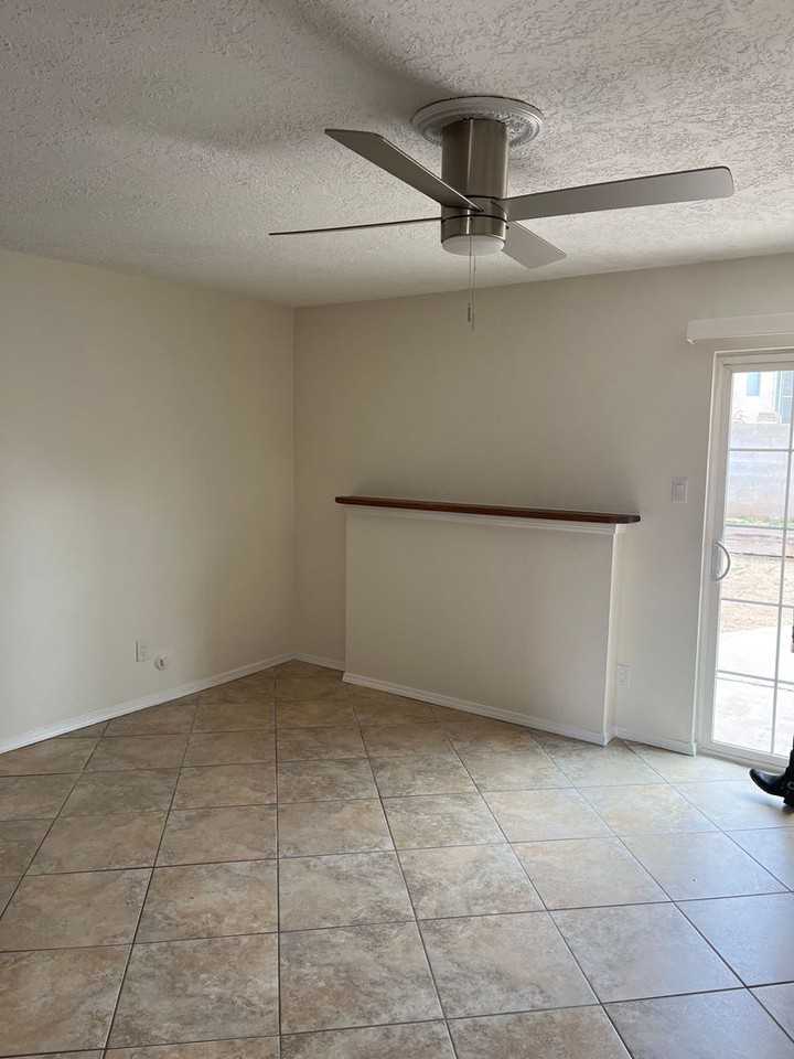 2604 Elwood Pl Ne - Photo 3 of 34