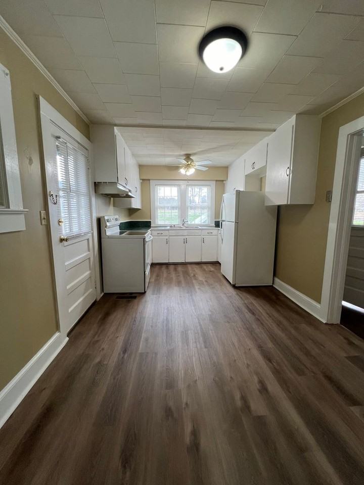 1360 Forest Acres Cir - Photo 3 of 20