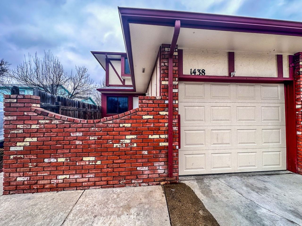 1438 Centennial Dr - Photo 2 of 24