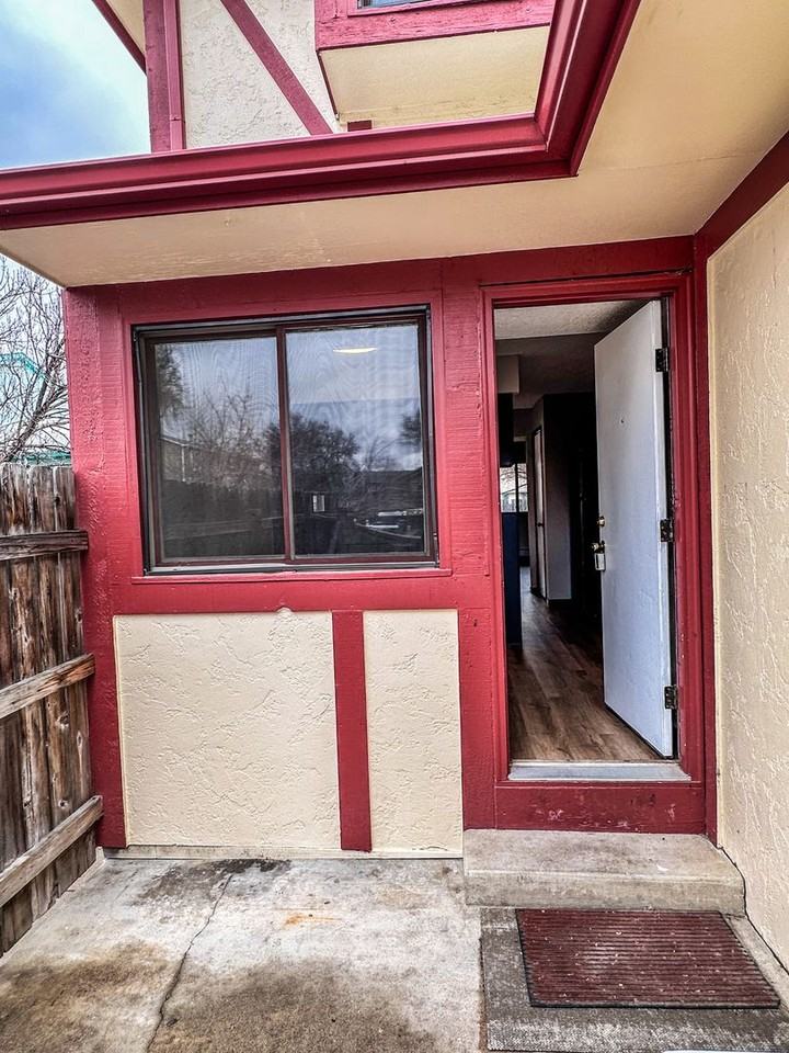 1438 Centennial Dr - Photo 3 of 24