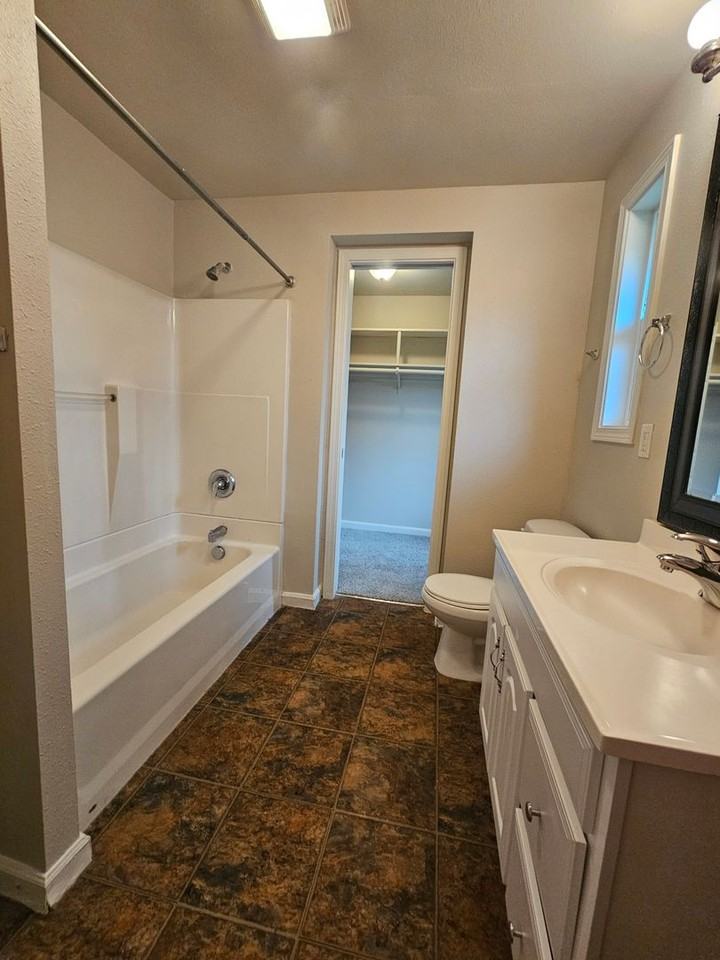 5030 212th St Sw #C - Photo 6 of 10