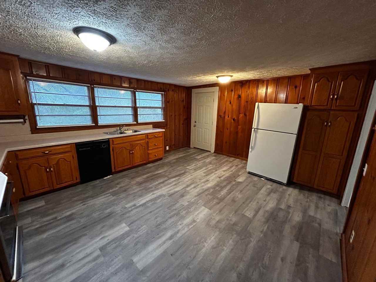 1405 Church Ave Se - Photo 4 of 9