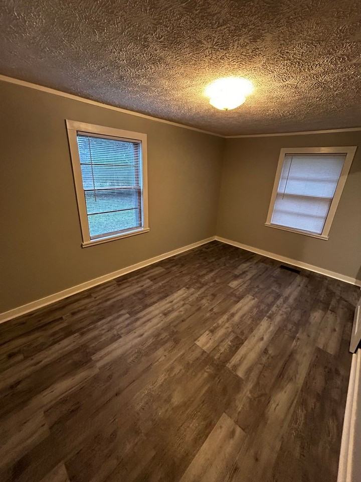1405 Church Ave Se - Photo 6 of 9