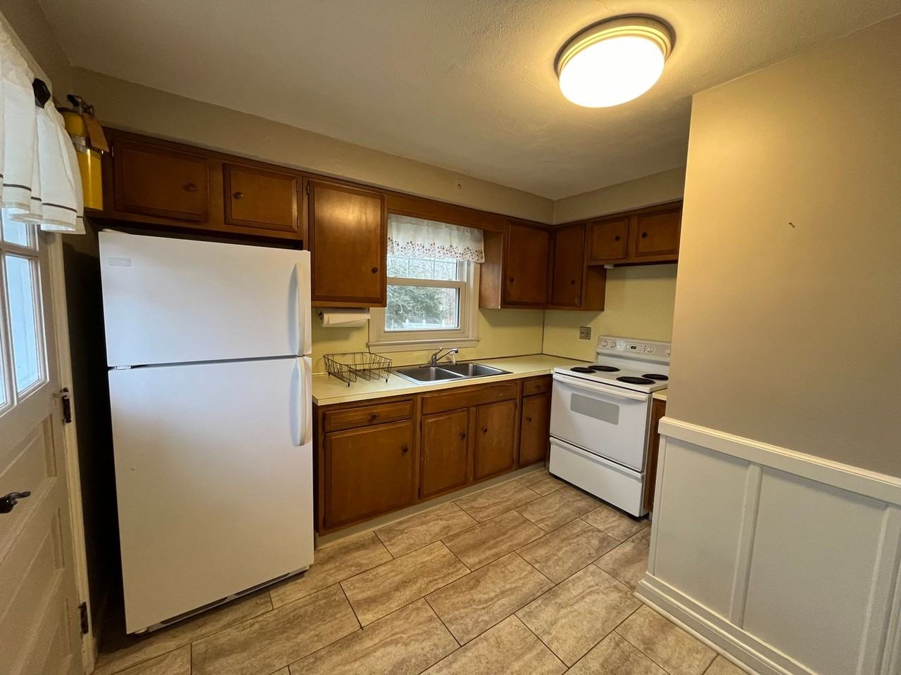 81 Bretton Rd - Photo 2 of 12