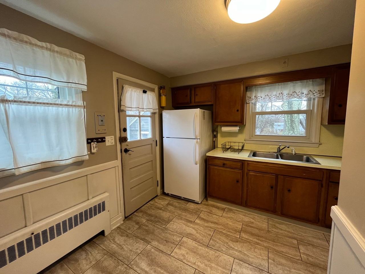 81 Bretton Rd - Photo 3 of 12