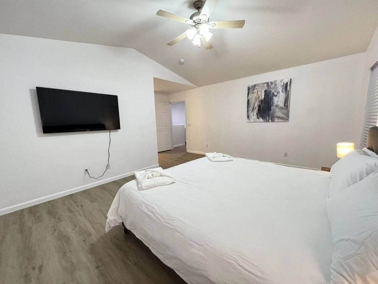 4570 Sparwood Dr - Photo 4 of 20