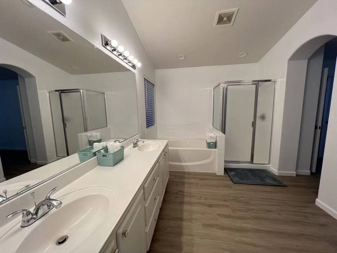 4570 Sparwood Dr - Photo 5 of 20