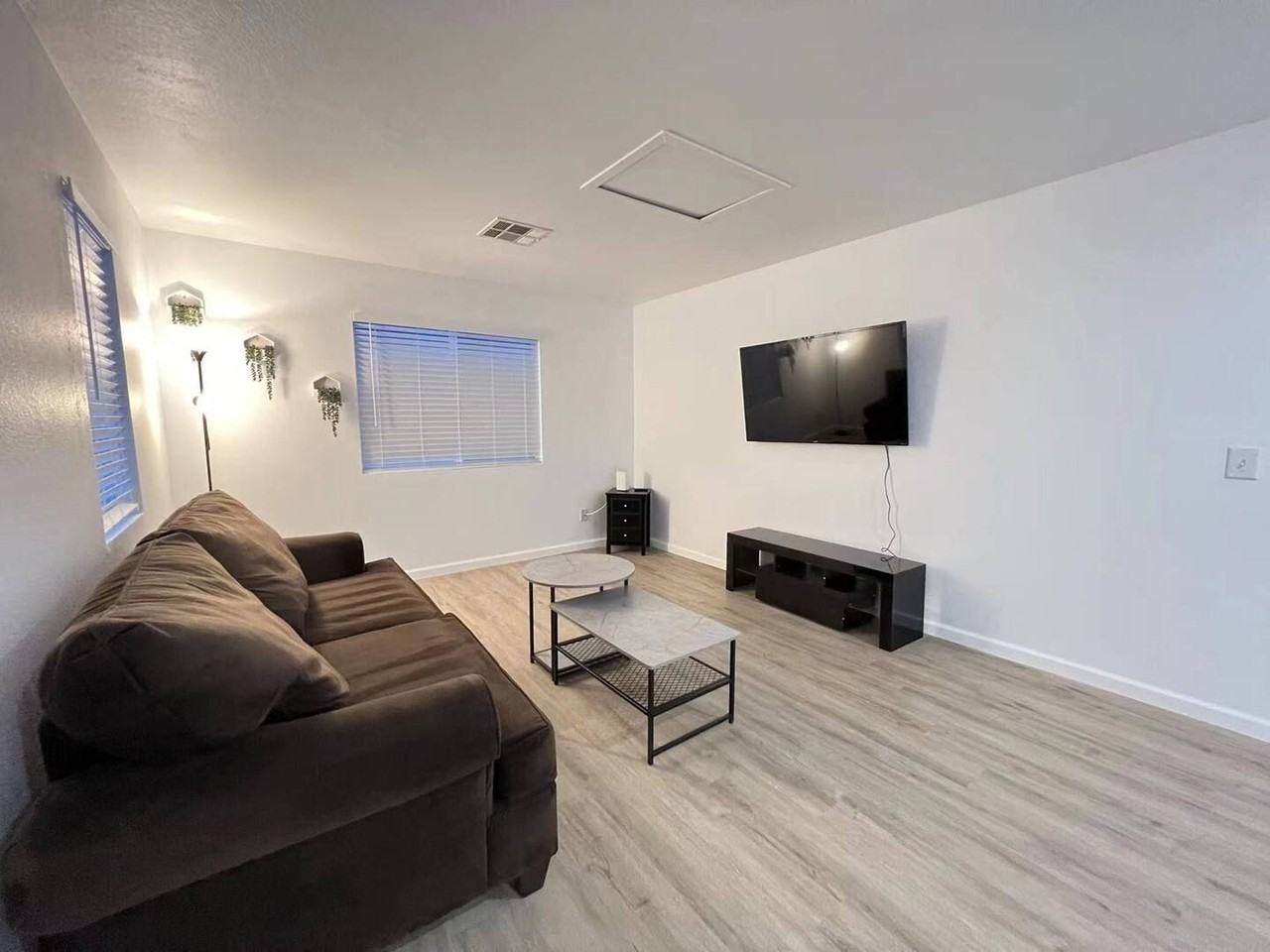 4570 Sparwood Dr - Photo 6 of 20