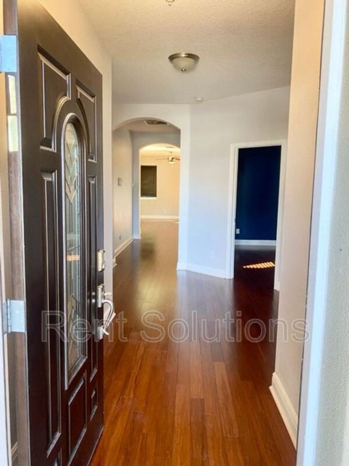 7506 South West Shore Boulevard - Photo 3 of 22