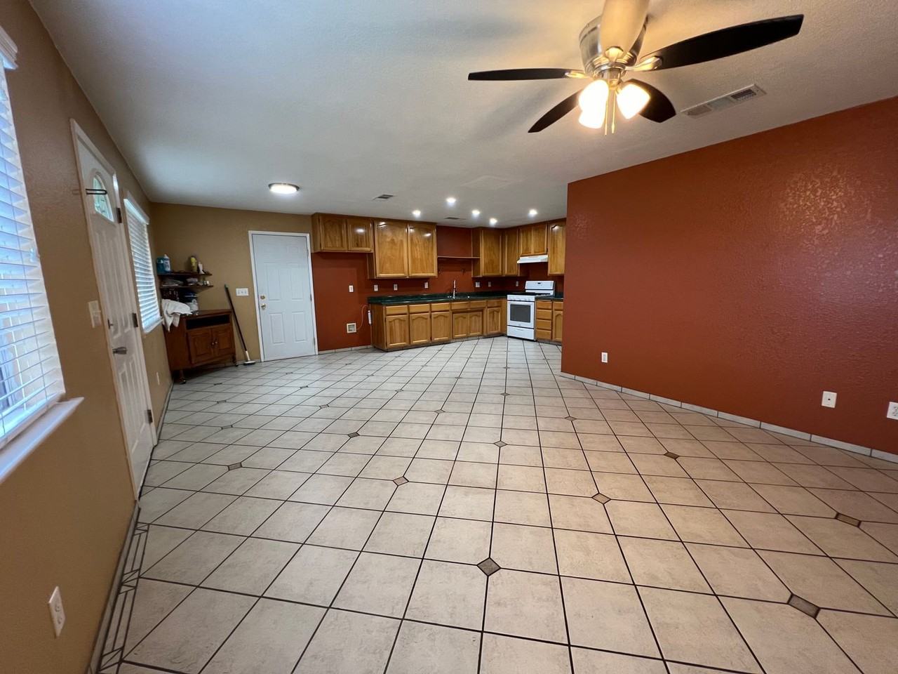 1417 Hall Ave - Photo 5 of 22