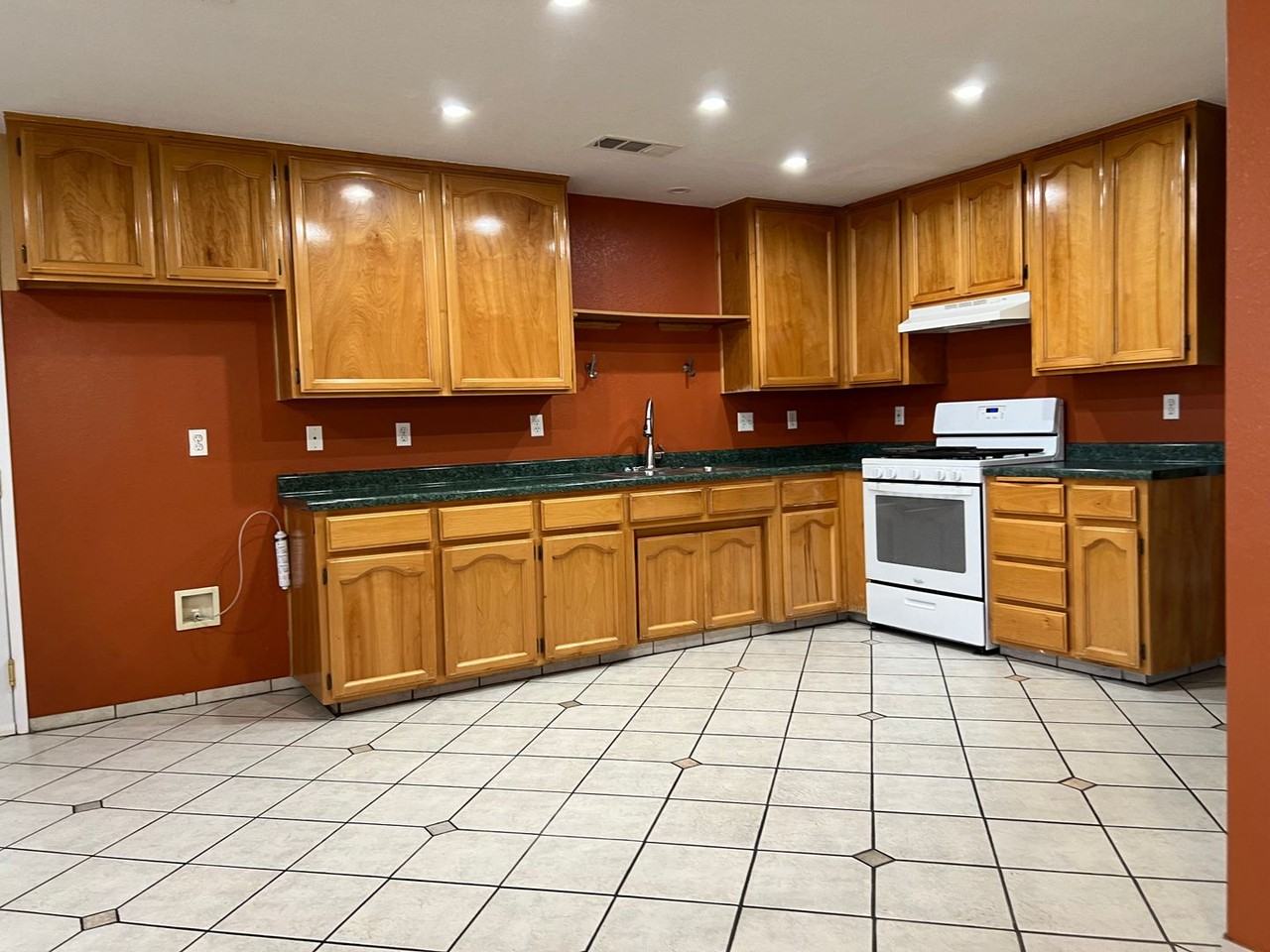 1417 Hall Ave - Photo 7 of 22