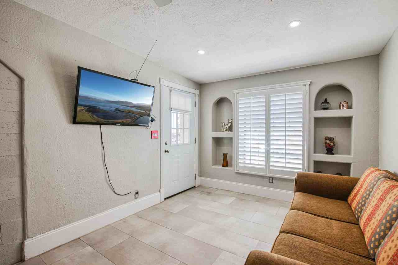 3427 Idalia Ave - Photo 3 of 20