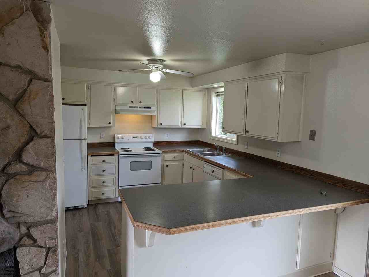 4663 Windsor Way Ne - Photo 2 of 12