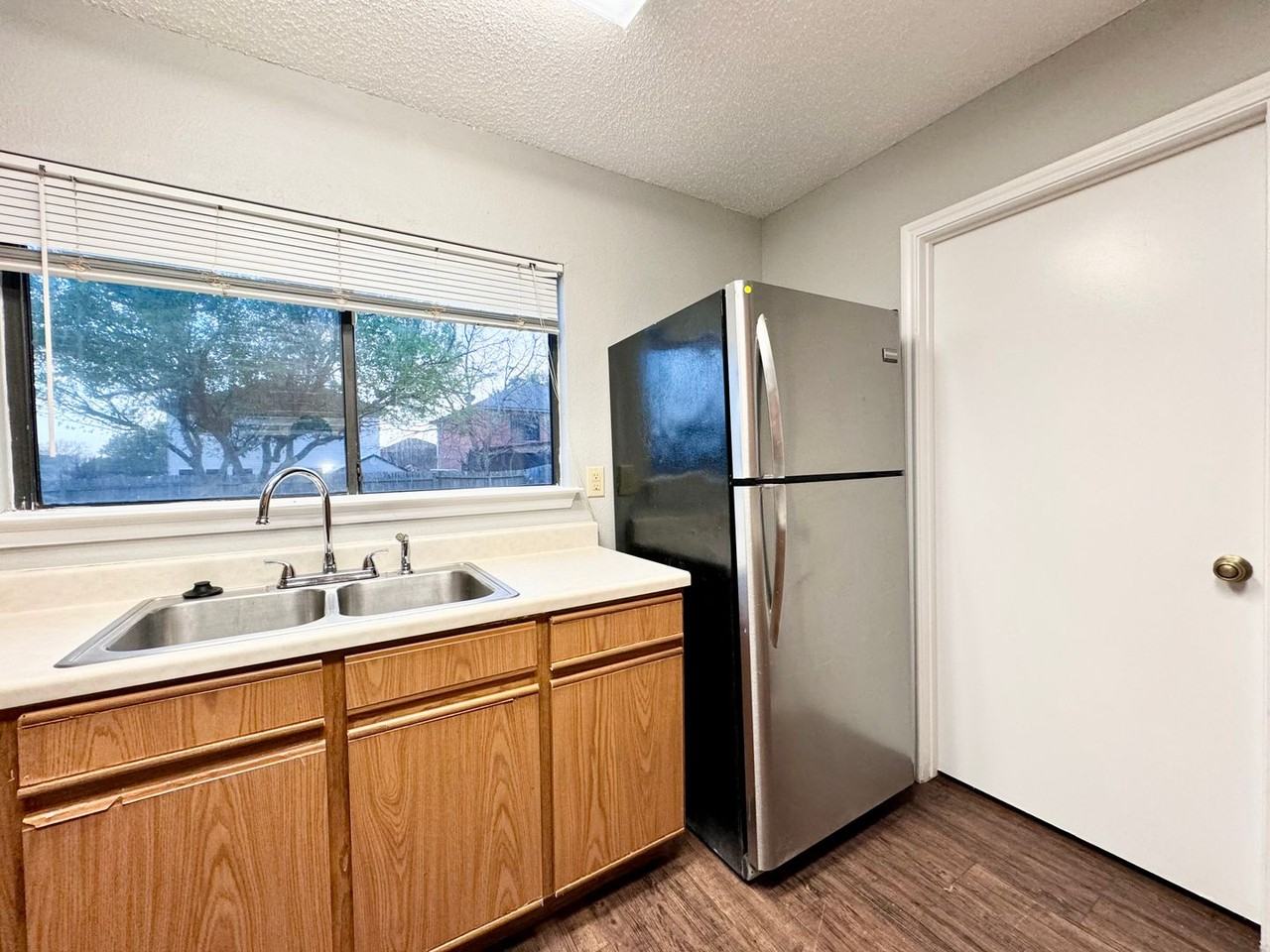 8732 Seneca Crk - Photo 4 of 20