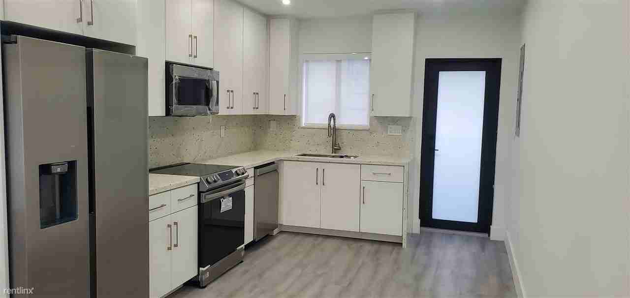 1101 SW 12th St - Photo 2 of 17