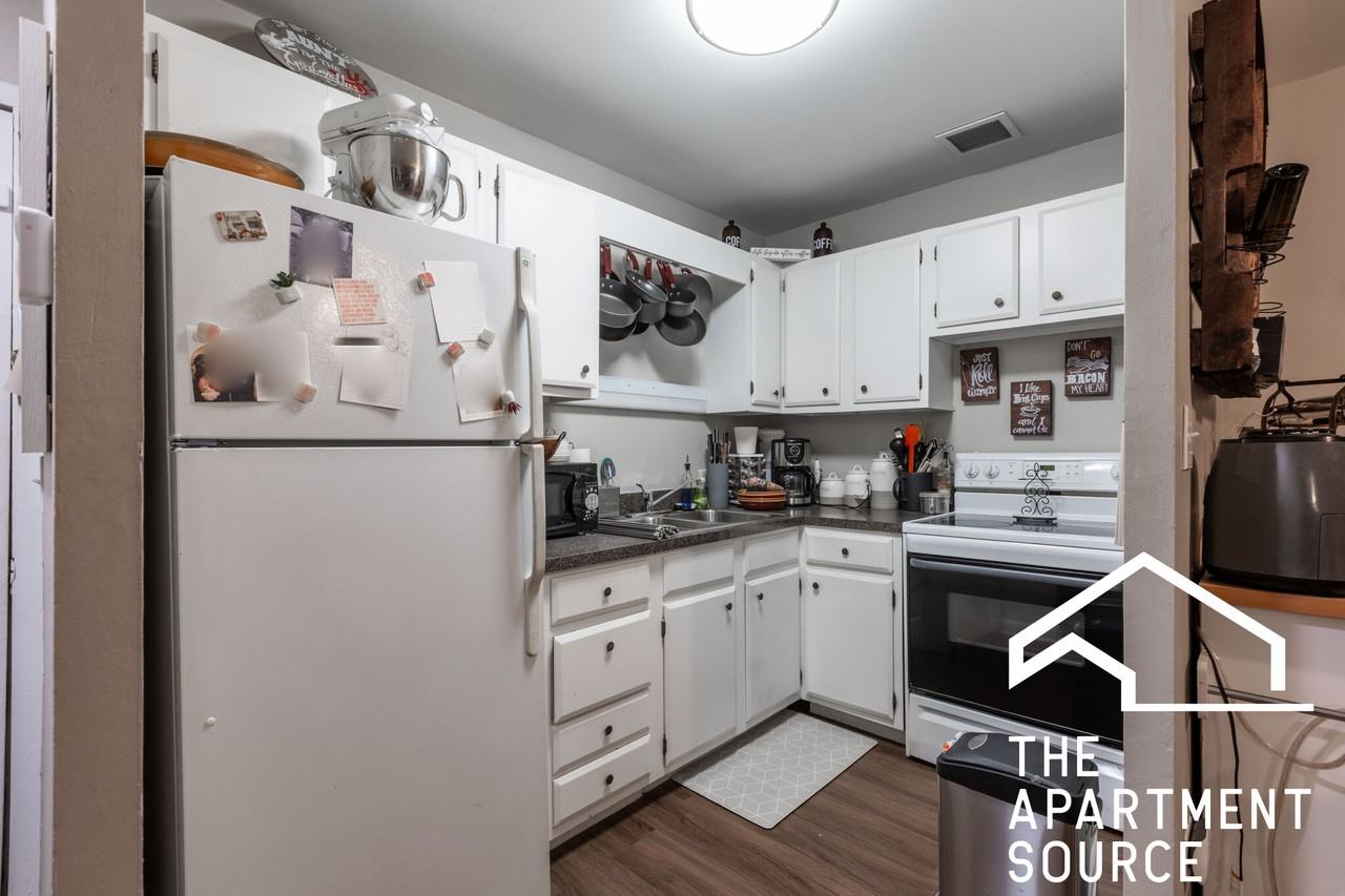 607 W Wrightwood Ave #210 - Photo 4 of 14