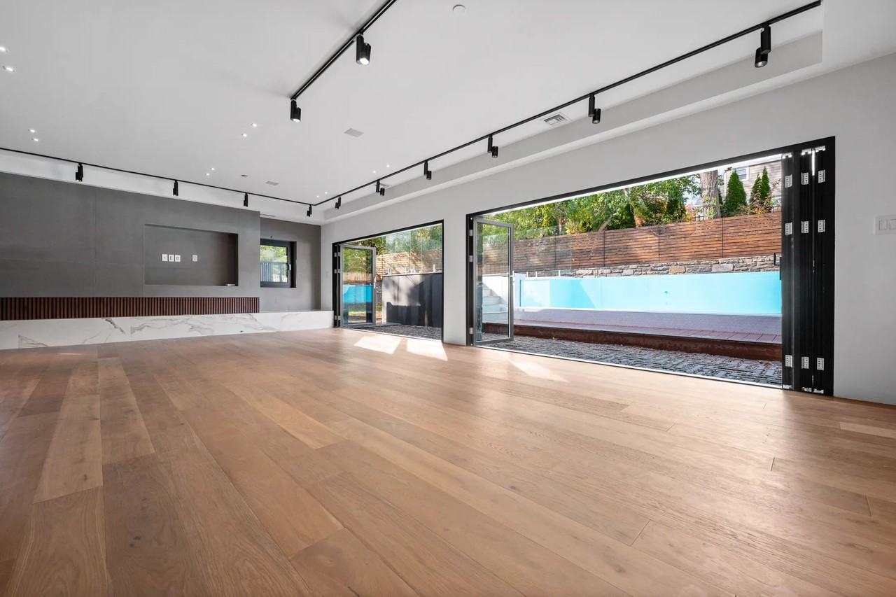 317 Meadow Ln - Photo 3 of 38