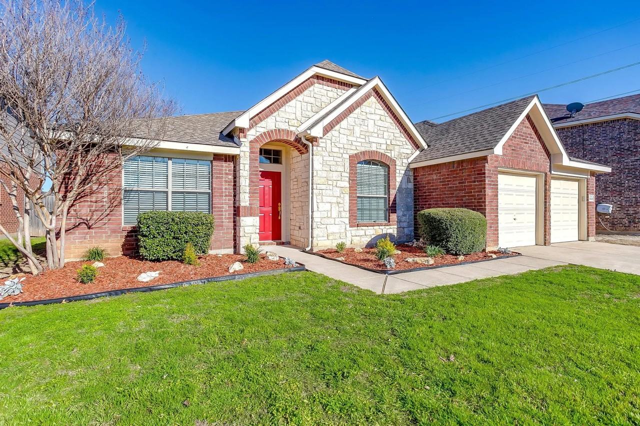 9508 Fox Hill Dr - Photo 2 of 25