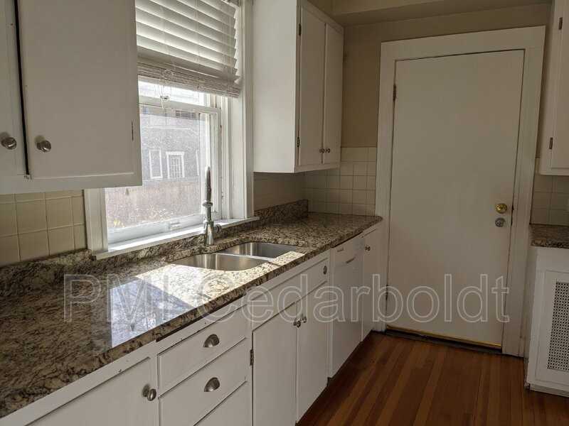 1219 Steele St - Photo 3 of 15