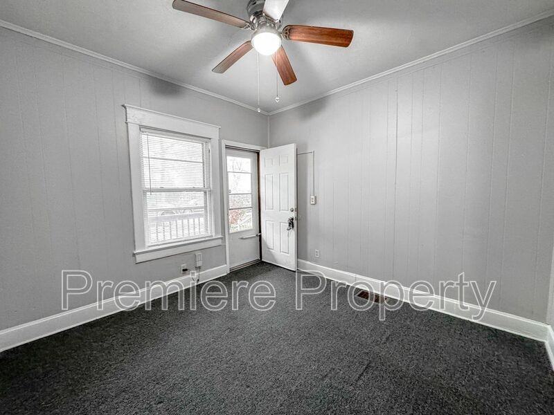 724 S Fuller Ave - Photo 2 of 12