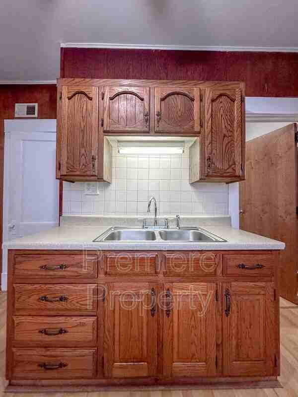 724 S Fuller Ave - Photo 4 of 12